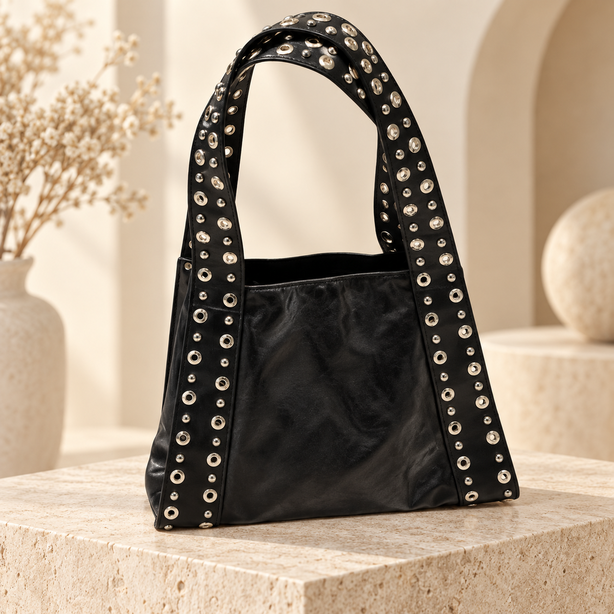 Sac cabas Rock Chic noir à œillets argentés