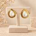 Boucles d’oreilles Perla – Goutte nacrée dorée