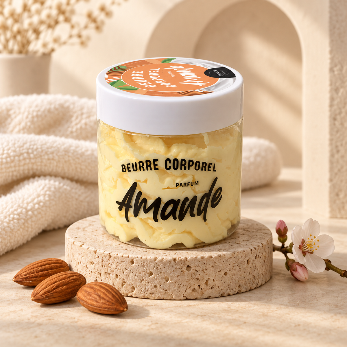 Beurre corporel parfum amande dans un décor spa beige