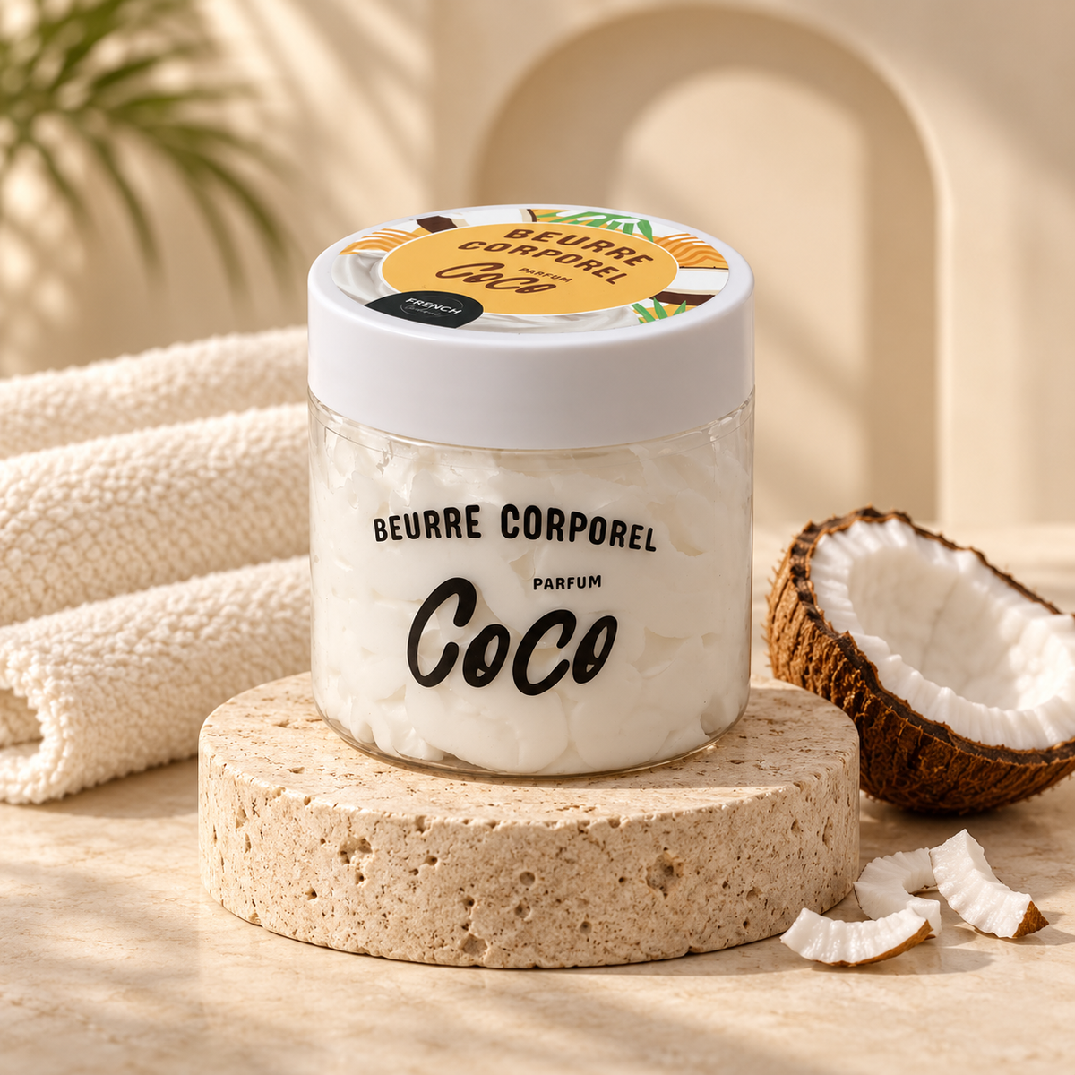 Beurre corporel parfum coco dans un décor spa beige